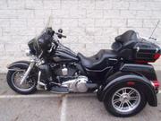 2011 - Harley-Davidson FLHTCUT TriGlide Black